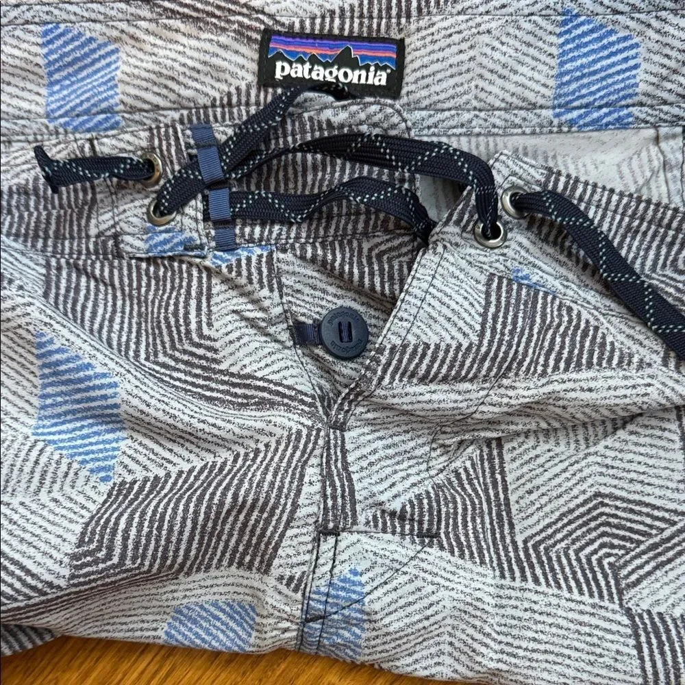 Patagonia Men’s Board Shorts – Geometric Print, Quick-Dry Size 34 – Zip Pocket